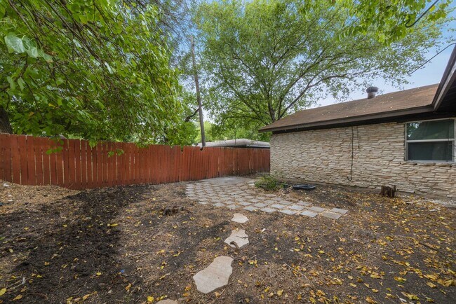 Building Photo - 2517 Glen Springs Way