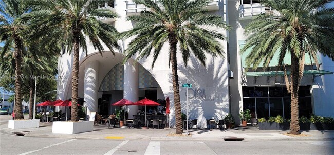 Building Photo - 1750 N Bayshore Dr