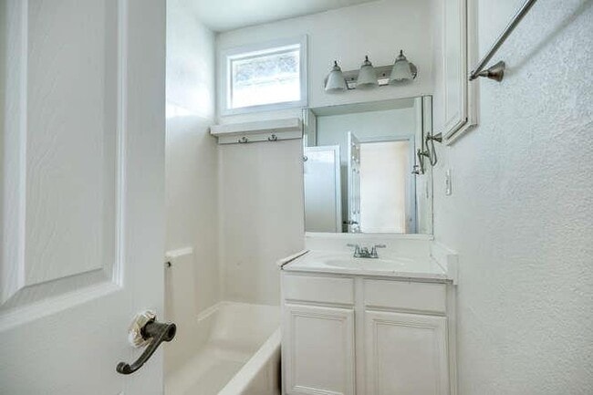 Building Photo - 14708 Foy Dr