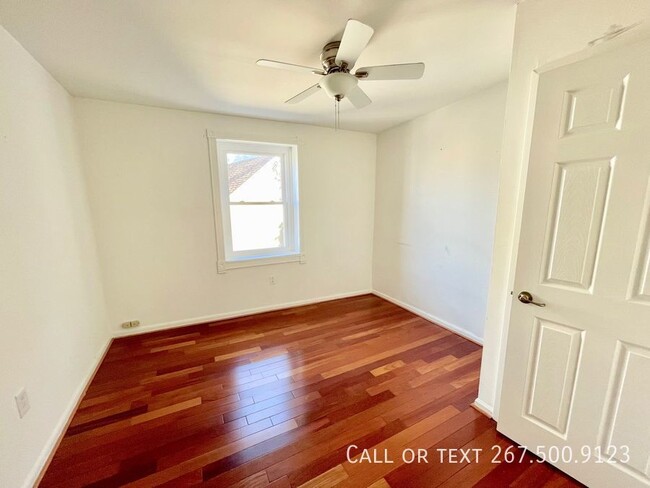 Building Photo - Renovated 2bd apt in Northern Liberties. D...