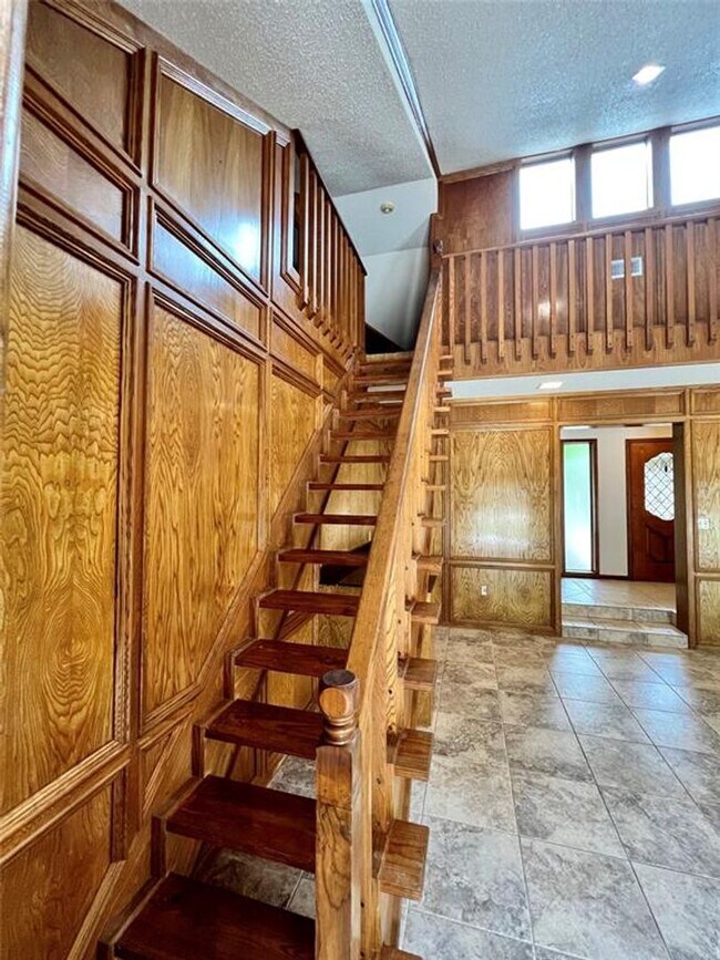 Building Photo - Prestigious Linwood Acres / .44 acres / Rockdale, TX / Swimming Pool