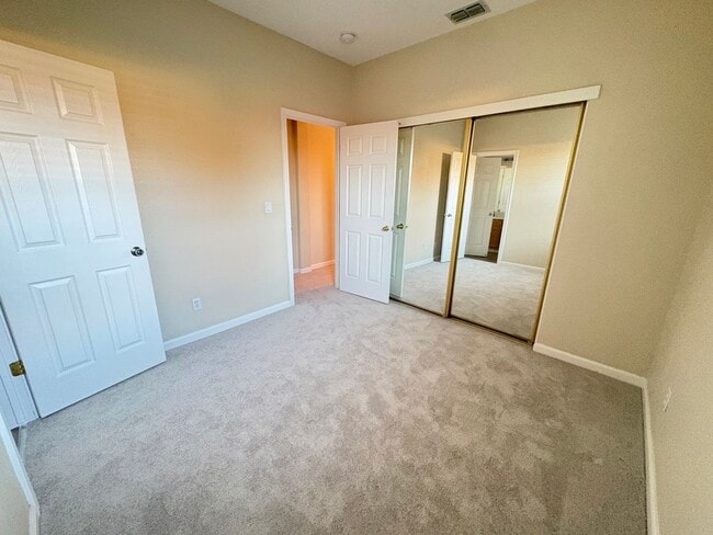 Building Photo - Beautiful 3 Bed 2.5 Bath Brentwood Home