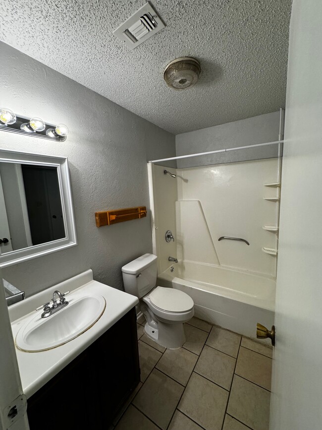 Bathroom - 1711 Iris Cir