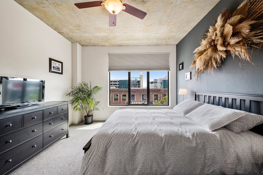 Building Photo - 288 3rd St