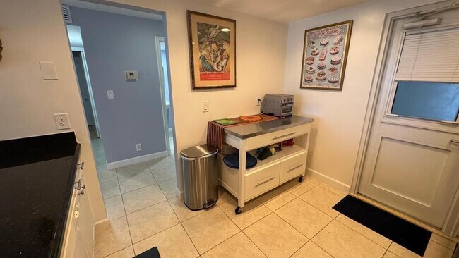 Building Photo - 2200 NE 33rd Ave