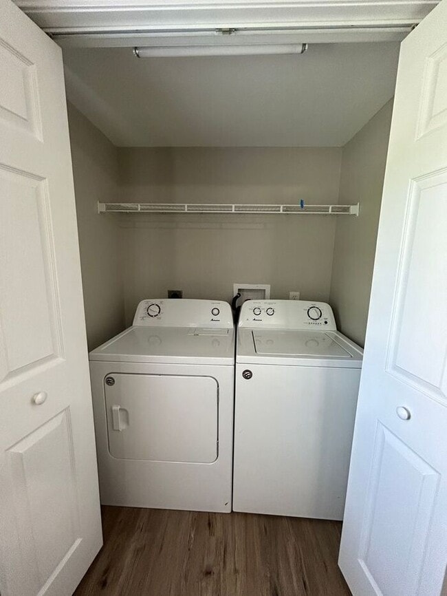 Building Photo - 2 Bed, 1.5 Bath Townhome *Near Fort Campbell*