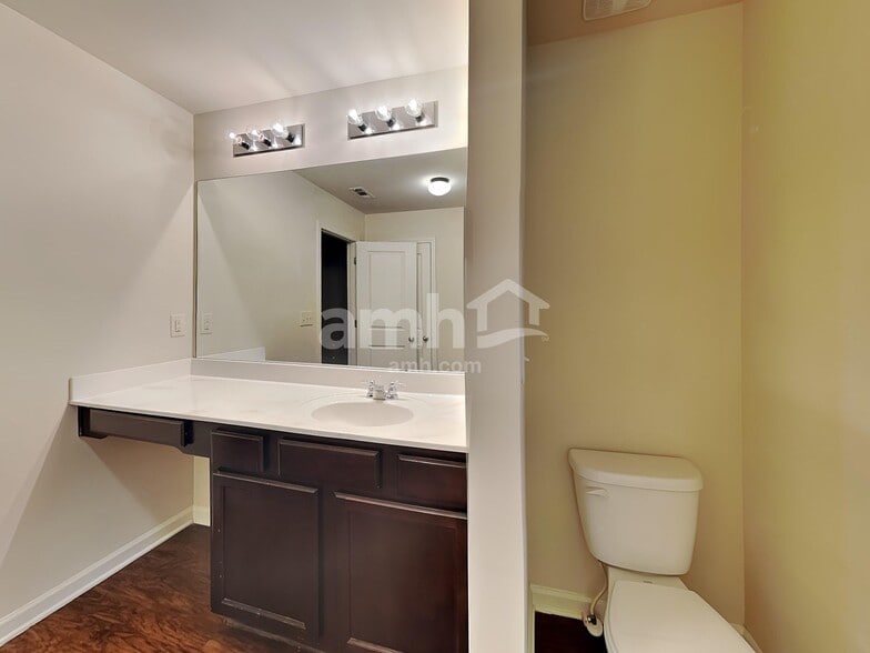 Building Photo - 4055 Clay Ct SE