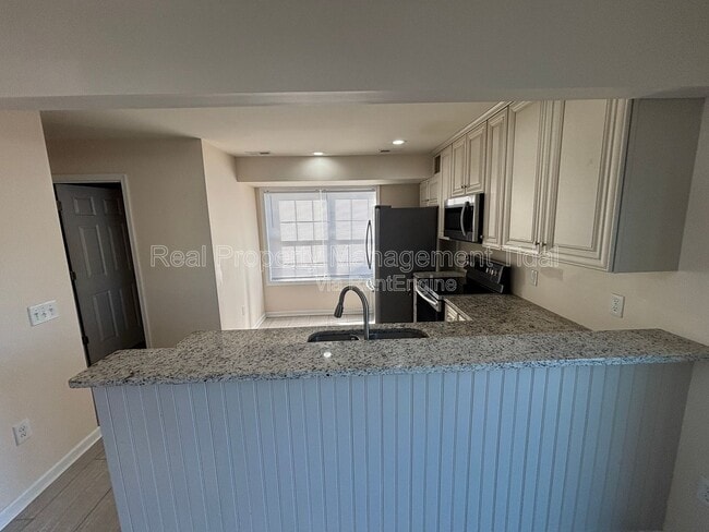 Building Photo - 459 Charter Oak Dr