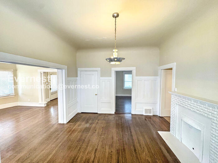 Building Photo - 714 60th St