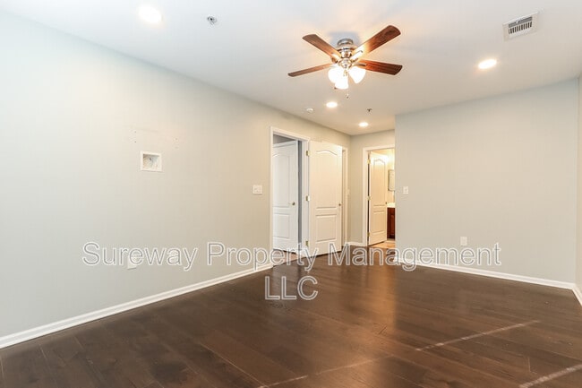 Building Photo - 8 Highbridge Ln