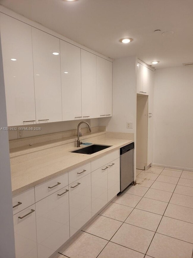 Building Photo - 151 Crandon Blvd