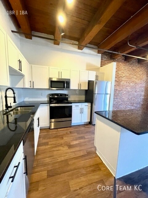 Building Photo - 204 Walnut St