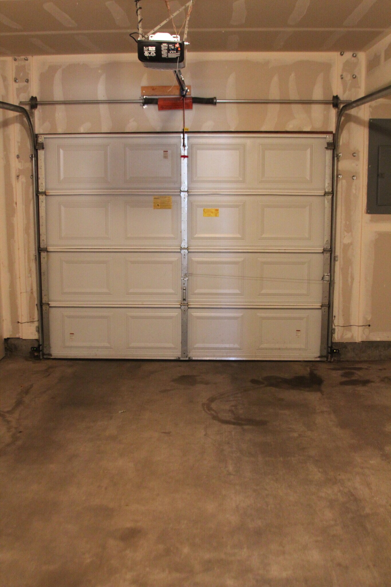garage - 833 S Weber St