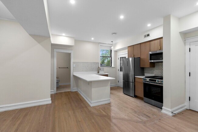 Building Photo - 4636 N Hamilton Ave