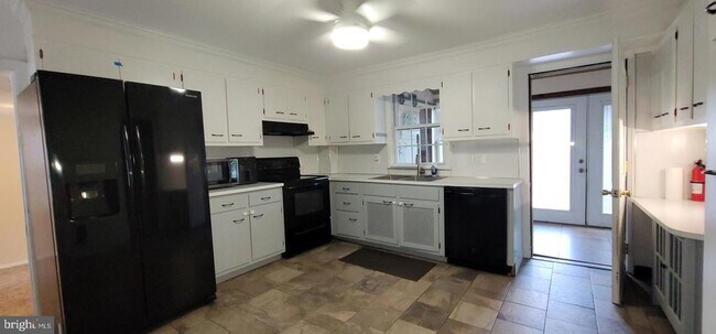 Building Photo - 42 E Wyomissing Ave
