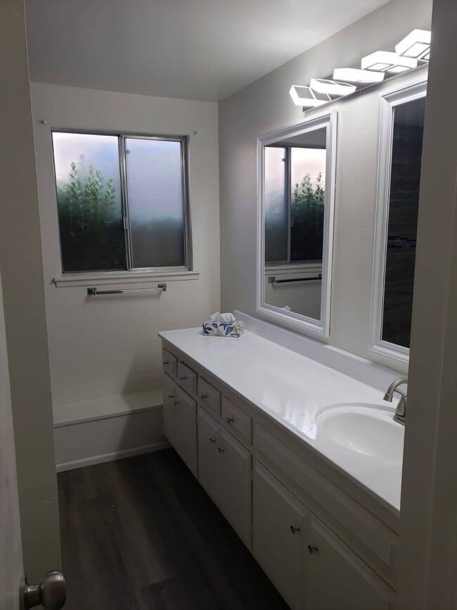 Building Photo - 1907 Clover Way