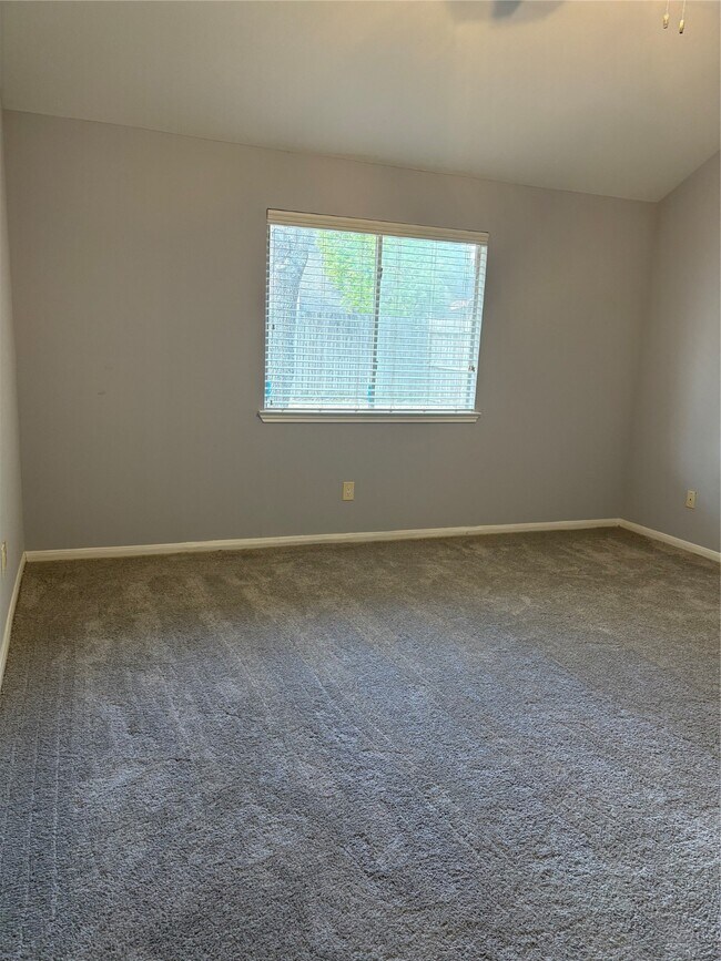 Building Photo - 19843 Packwood Dr