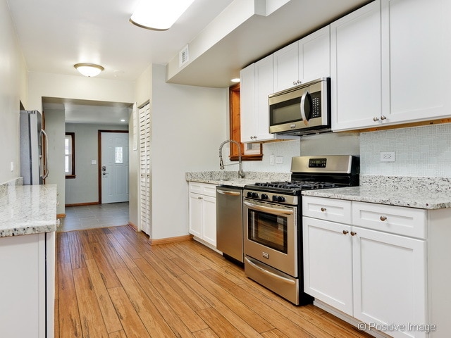 Building Photo - 2063 N Oakley Ave