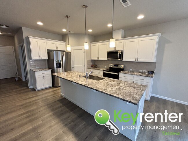 Building Photo - Beautiful 4 Bedroom 2.5 Bathroom Tacoma Home for Rent in Secluded Community!