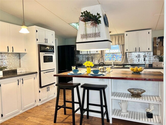 Building Photo - Spacious 3bed/2bath home in Bay Hills vill...