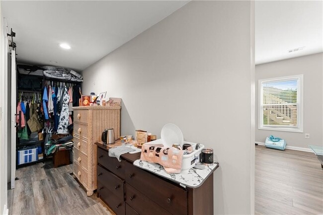 Building Photo - 156 Round Pond Dr