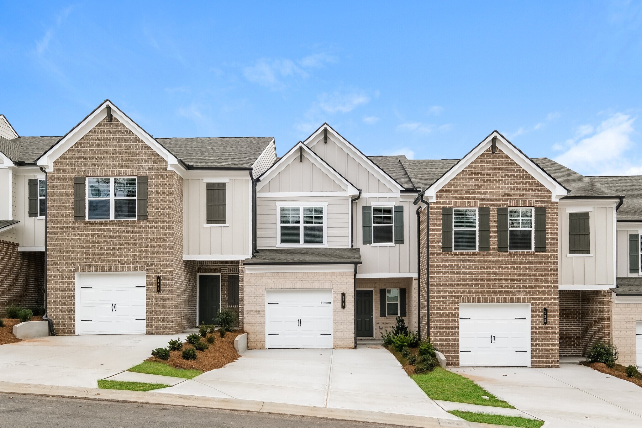 Building Photo - 137 Pyrus Ln