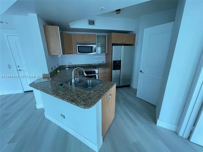 Building Photo - 480 NE 30th St