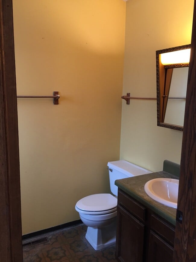Building Photo - Springbrook Duplex