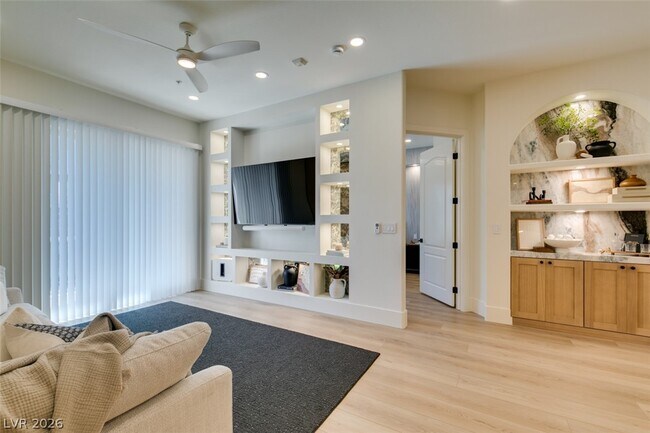 Building Photo - 32 E Serene Ave