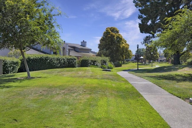 Building Photo - 976 Pizarro Ln