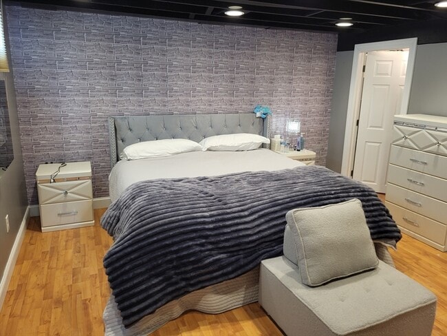 Building Photo - 347 Lake St