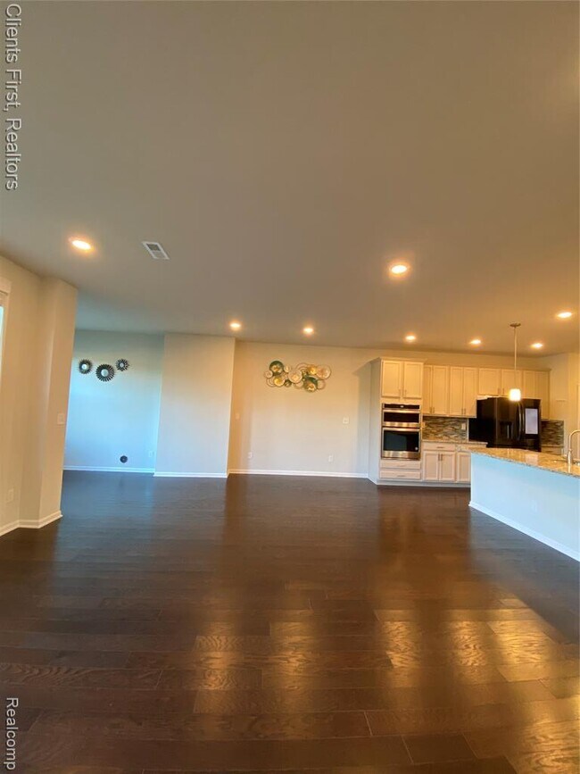 Building Photo - 22490 Woodbridge Ln