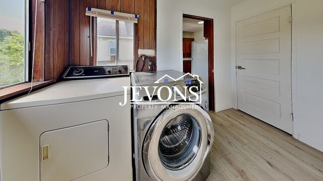 Building Photo - Charming 5-bedroom home near shopping, parks, and University of Puget Sound - Minutes from Cheney...