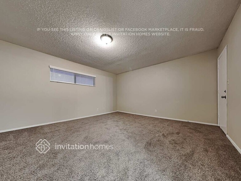 Building Photo - 336 S Travis