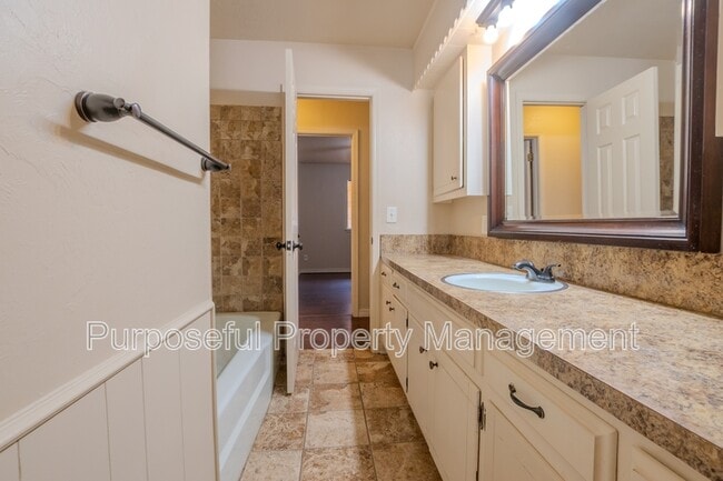 Building Photo - 202 Stanton Dr