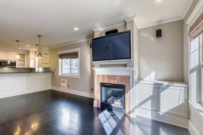 Building Photo - Capitol Hill Townhouse