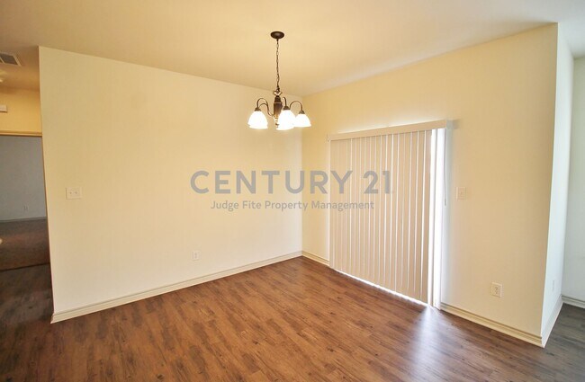 Building Photo - 112 Bridle Ct