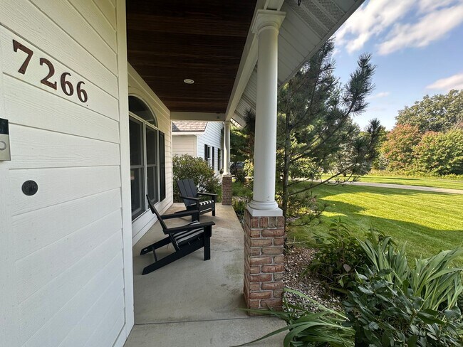 Building Photo - Five Bedroom Home on Almost Two Acres!