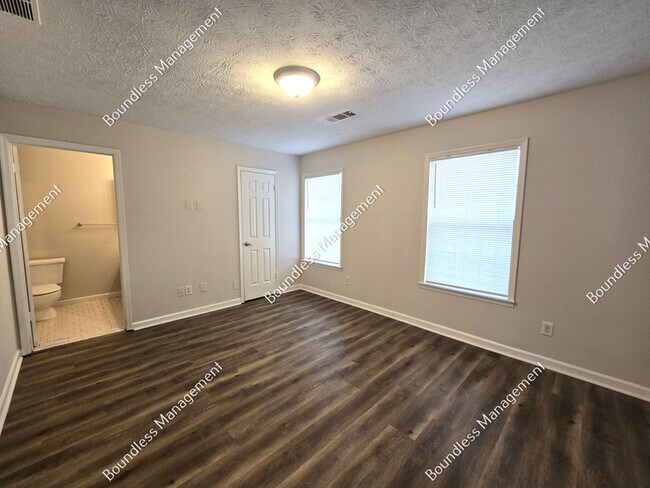 Building Photo - 1036 Thornwoode Ln