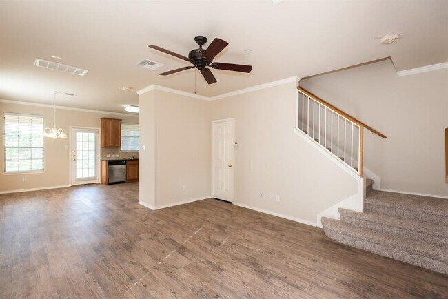 Building Photo - 9201 Brodie Ln