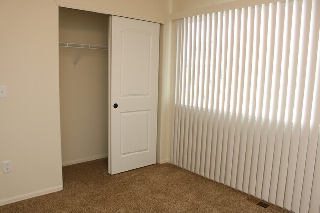 Building Photo - 3 bedroom, 2 bath in Severance!