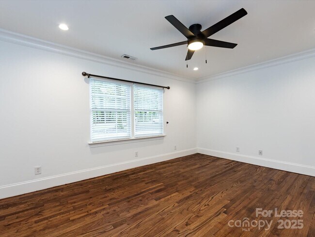Building Photo - 3109 Forest Lawn Dr