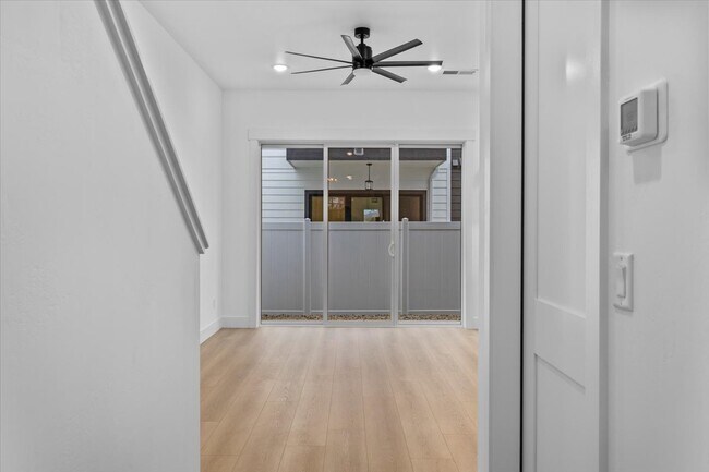 Building Photo - 208 Bogey Ln