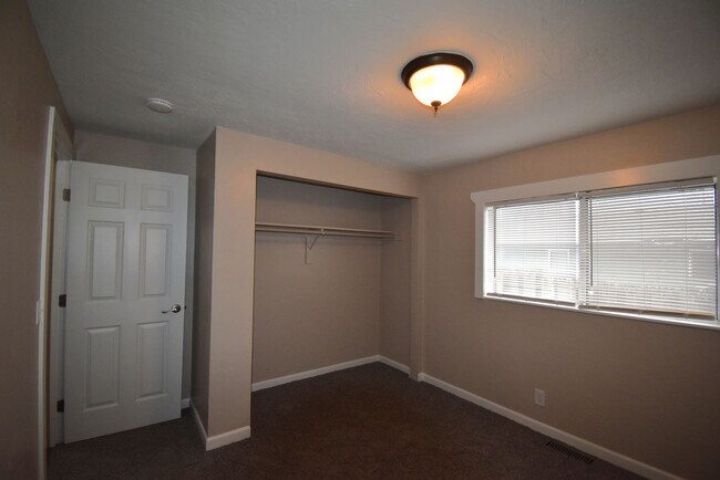 Building Photo - Modern home tucked away in the adorable little town of Brownsville.