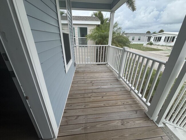 Building Photo - 934 Cayman Ave W