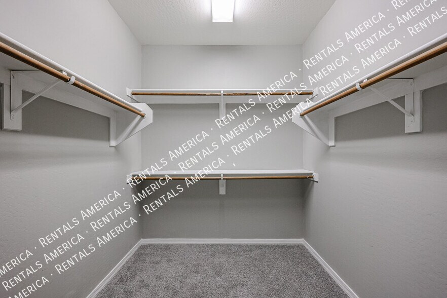 Building Photo - 1936 S Sycamore Pl