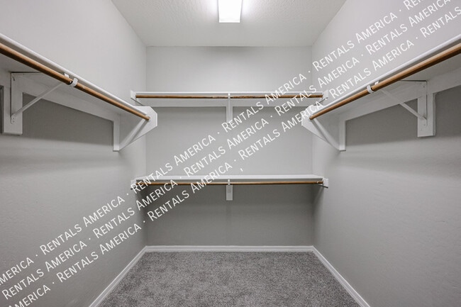 Building Photo - 1936 S Sycamore Pl