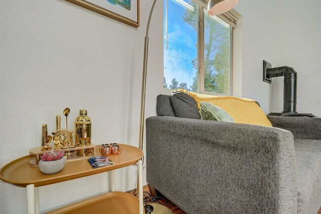 Building Photo - 123 Pinecrest Rd