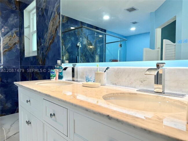 Building Photo - 4631 SW 154th Ct