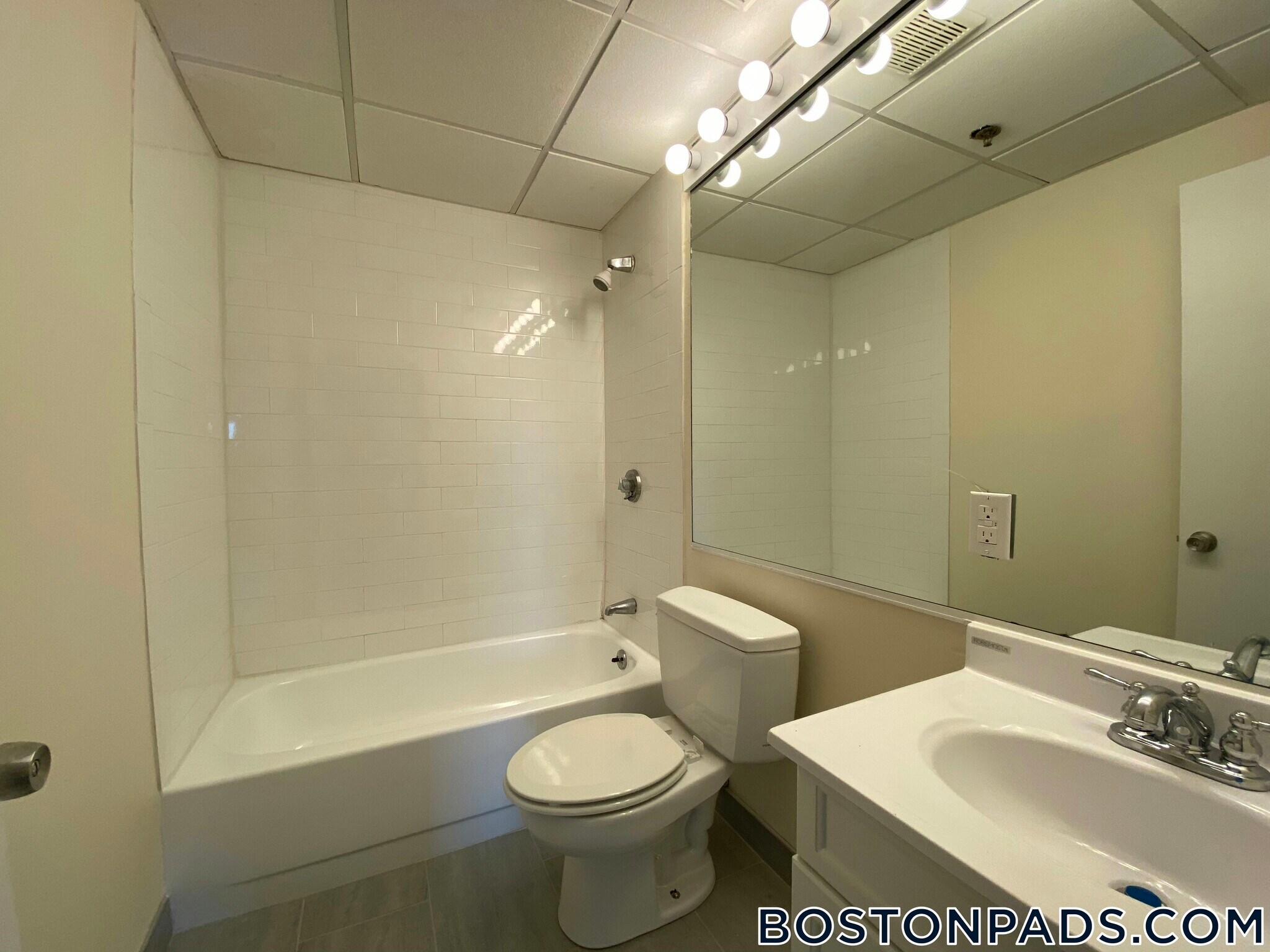 Building Photo - 1126 Boylston St